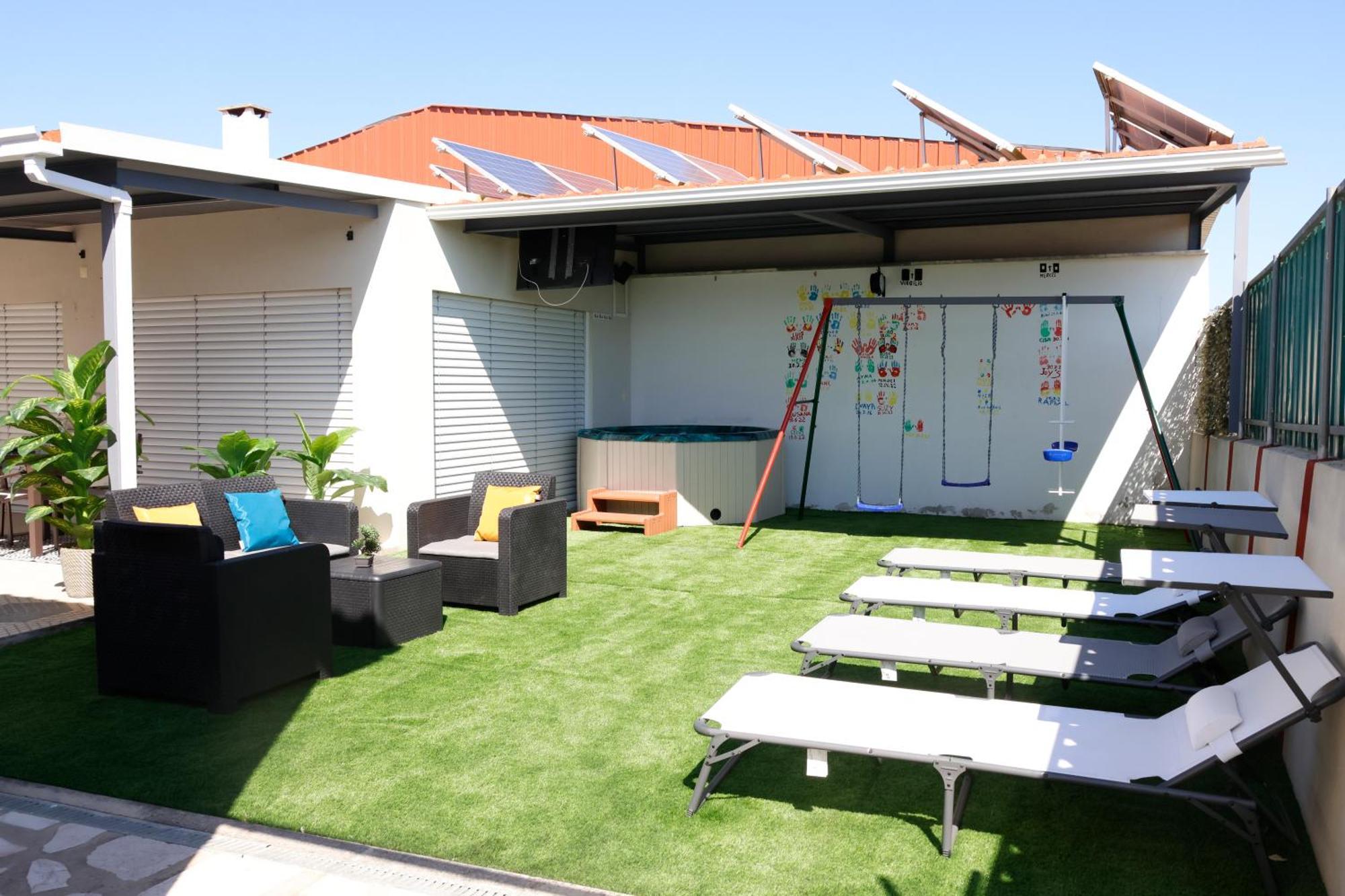 *Private Outdoor Area* 300M-Beach, Swing/No Stairs ساو مارتينهو دو بورتو المظهر الخارجي الصورة